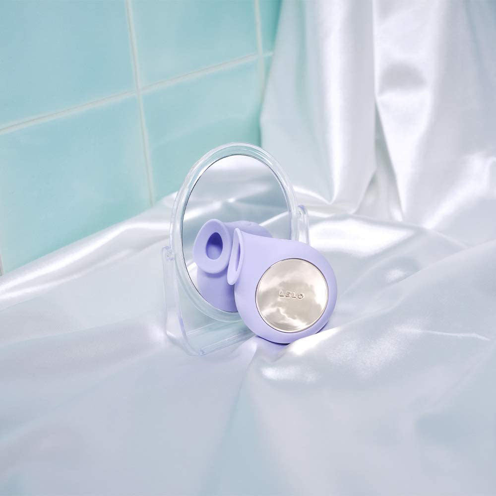 LELO Sila Clitoral Massager Lilac | Detail View | Feature close-up